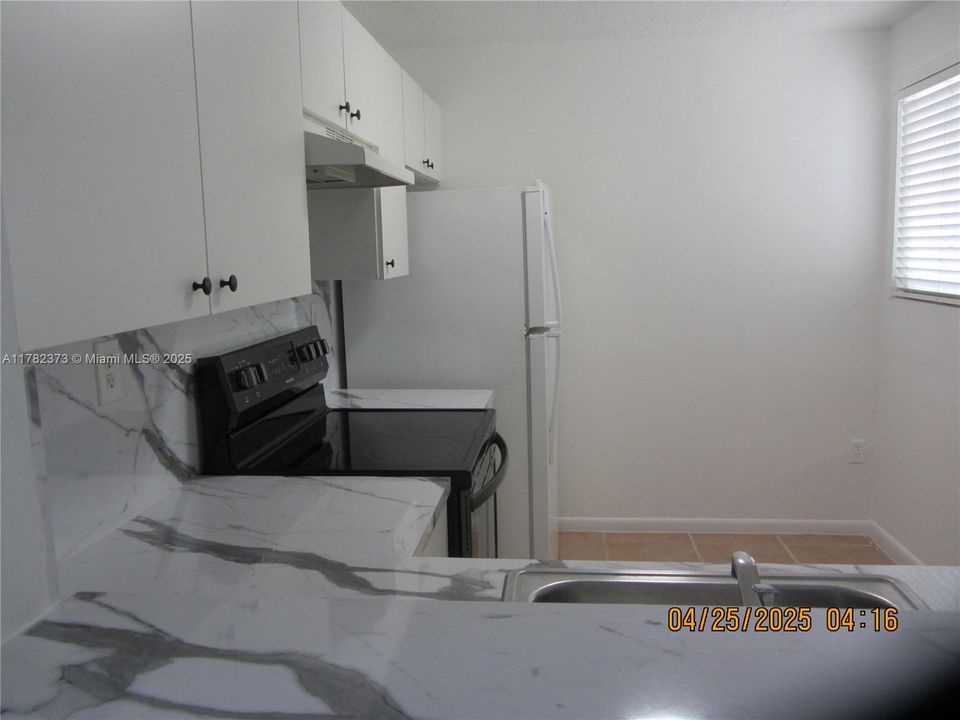 Недавно продано: $270,000 (2 спален, 2 ванн, 1010 Квадратных фут)