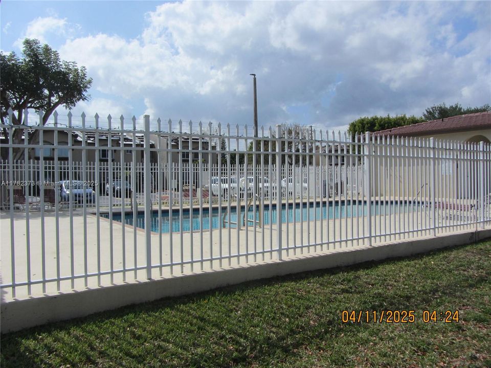 Недавно продано: $270,000 (2 спален, 2 ванн, 1010 Квадратных фут)