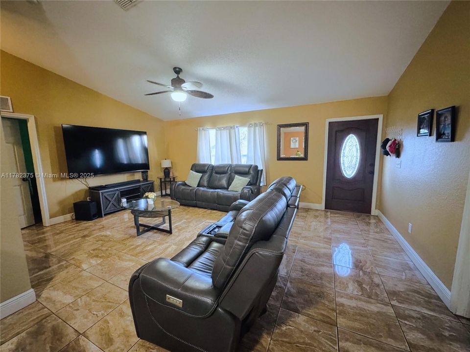 Activo con contrato: $265,900 (3 camas, 2 baños, 0 Pies cuadrados)