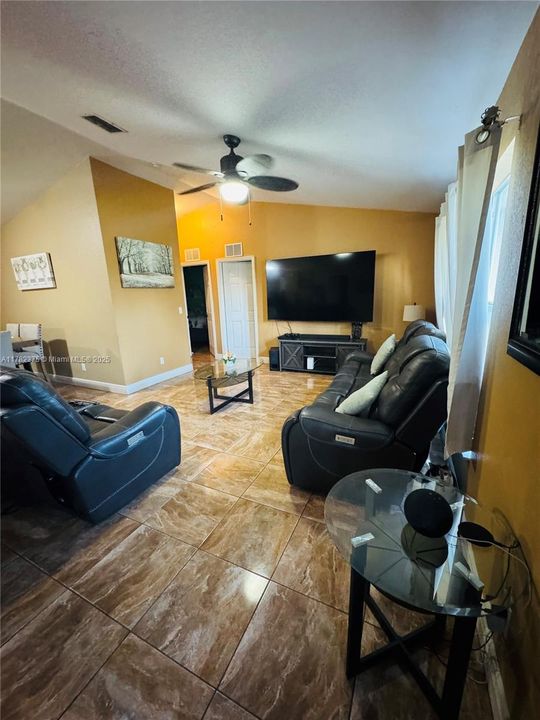 Activo con contrato: $265,900 (3 camas, 2 baños, 0 Pies cuadrados)