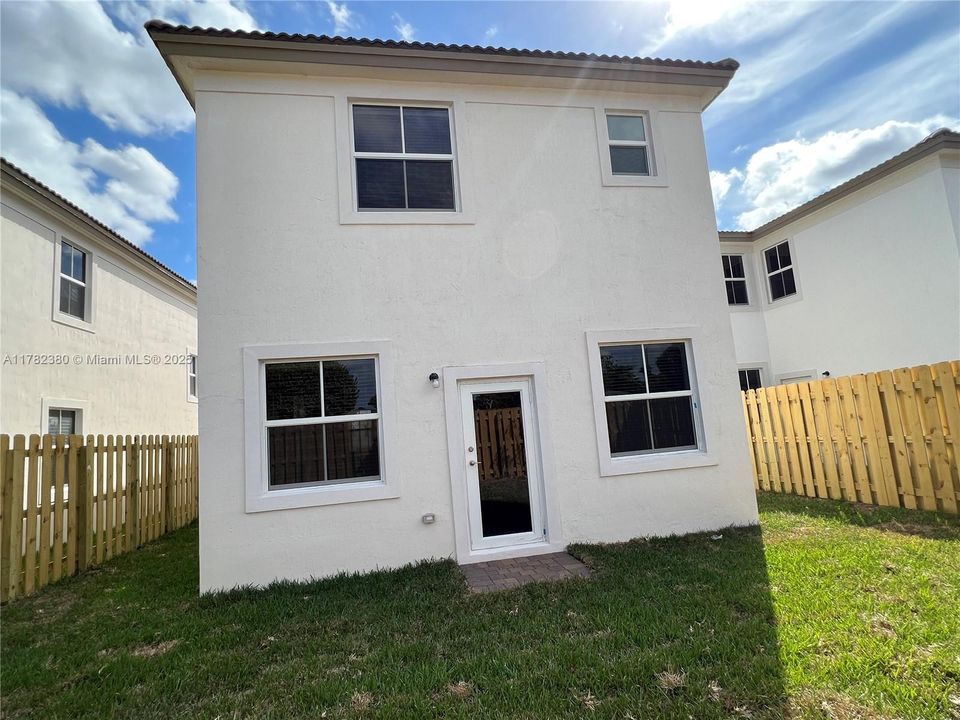 最近租的: $3,800 (4 贝兹, 2 浴室, 1983 平方英尺)