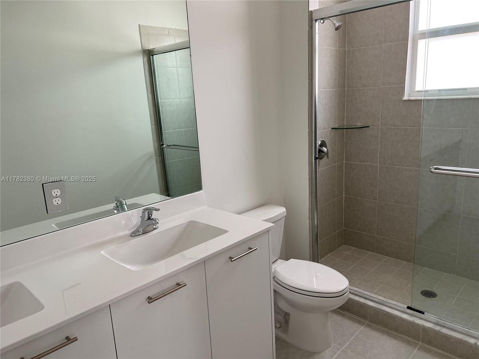 最近租的: $3,800 (4 贝兹, 2 浴室, 1983 平方英尺)