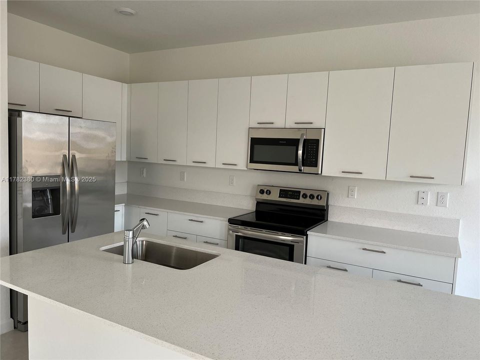 最近租的: $3,800 (4 贝兹, 2 浴室, 1983 平方英尺)