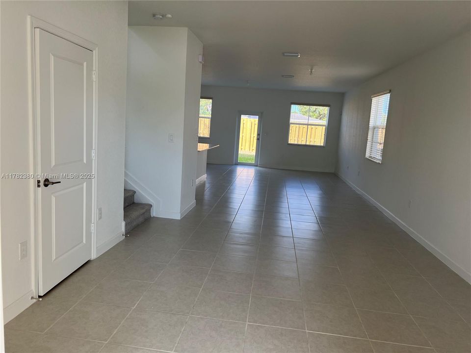 最近租的: $3,800 (4 贝兹, 2 浴室, 1983 平方英尺)