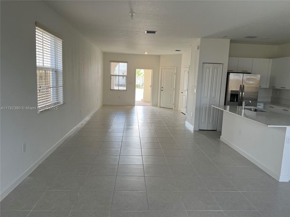 最近租的: $3,800 (4 贝兹, 2 浴室, 1983 平方英尺)