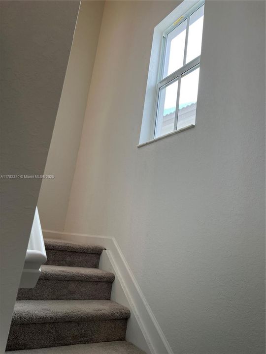 最近租的: $3,800 (4 贝兹, 2 浴室, 1983 平方英尺)