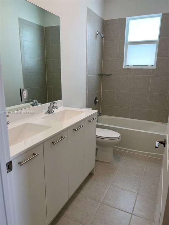 最近租的: $3,800 (4 贝兹, 2 浴室, 1983 平方英尺)