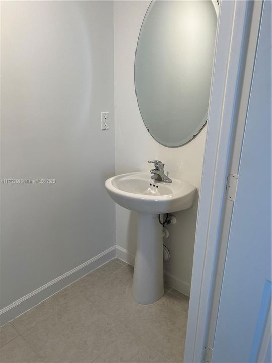 最近租的: $3,800 (4 贝兹, 2 浴室, 1983 平方英尺)