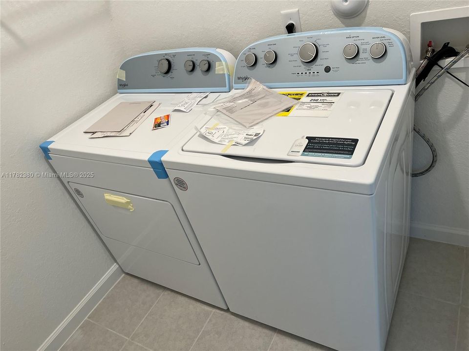 最近租的: $3,800 (4 贝兹, 2 浴室, 1983 平方英尺)