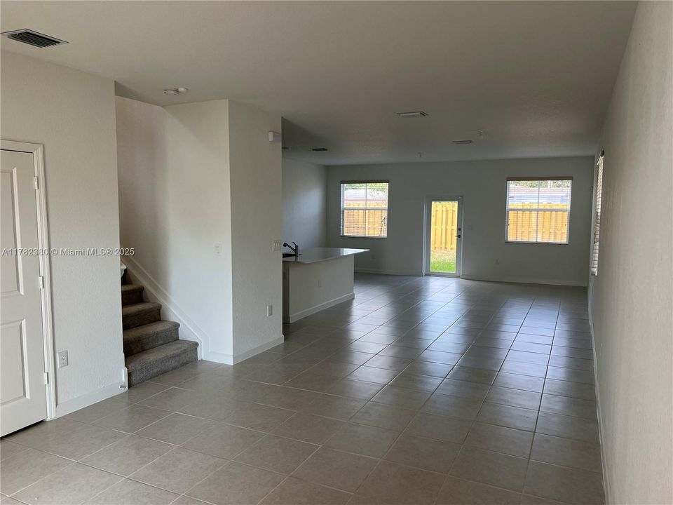 最近租的: $3,800 (4 贝兹, 2 浴室, 1983 平方英尺)