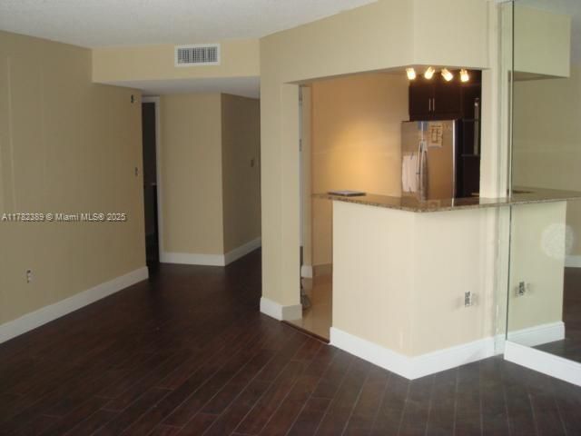 待售: $181,400 (1 贝兹, 1 浴室, 873 平方英尺)