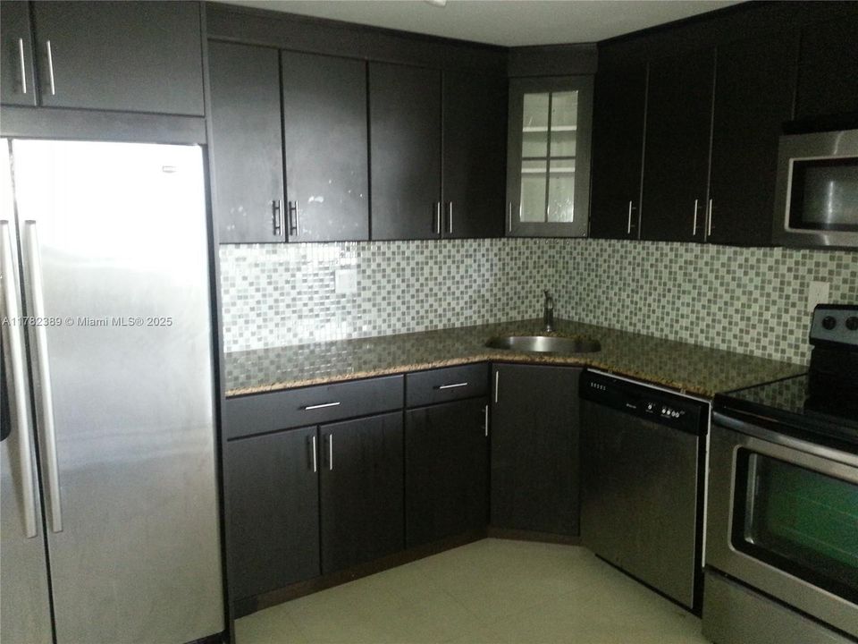 待售: $181,400 (1 贝兹, 1 浴室, 873 平方英尺)