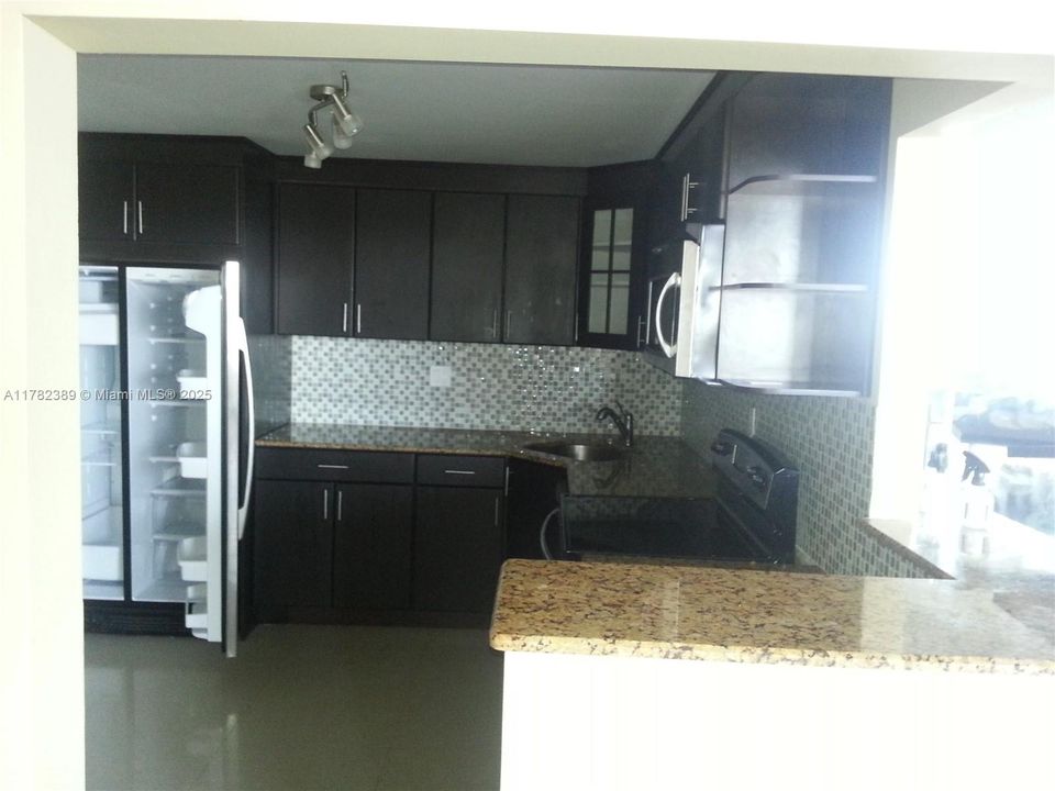 待售: $181,400 (1 贝兹, 1 浴室, 873 平方英尺)