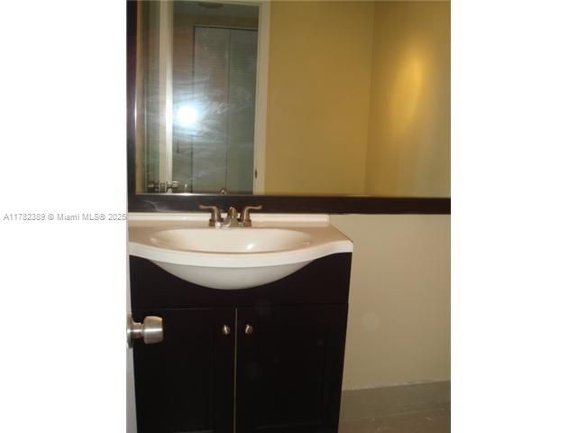 待售: $181,400 (1 贝兹, 1 浴室, 873 平方英尺)