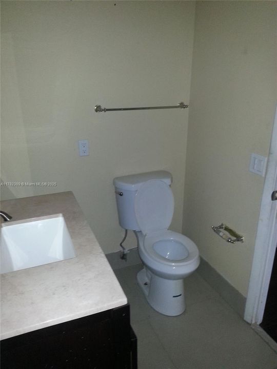 待售: $181,400 (1 贝兹, 1 浴室, 873 平方英尺)