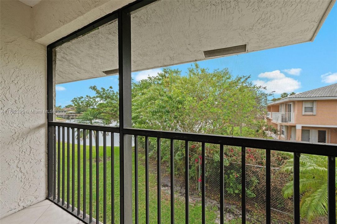 Vendido Recientemente: $199,000 (2 camas, 2 baños, 1075 Pies cuadrados)