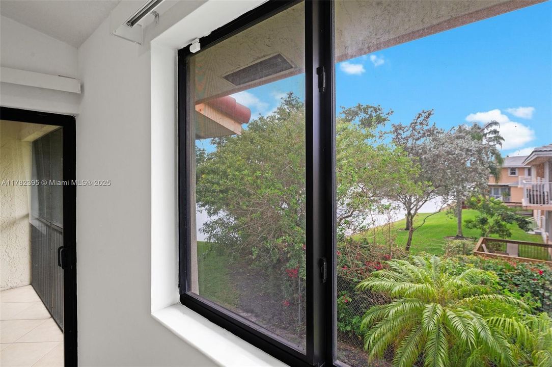 Vendido Recientemente: $199,000 (2 camas, 2 baños, 1075 Pies cuadrados)