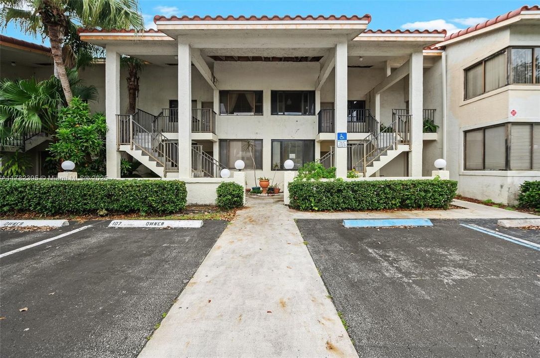 Vendido Recientemente: $199,000 (2 camas, 2 baños, 1075 Pies cuadrados)