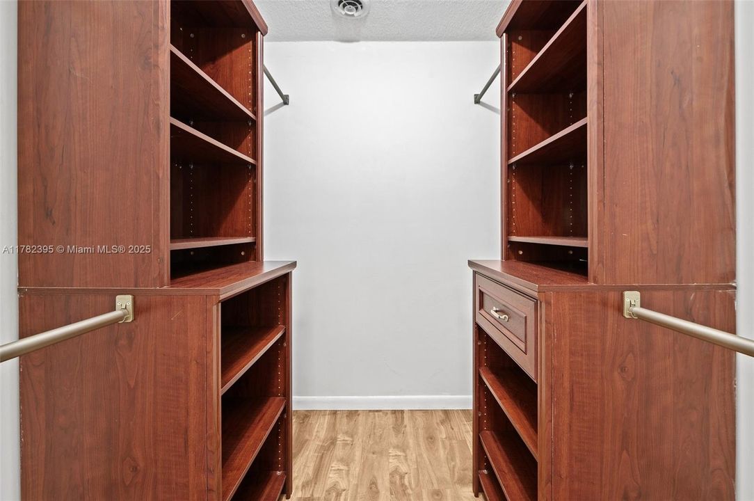 Vendido Recientemente: $199,000 (2 camas, 2 baños, 1075 Pies cuadrados)