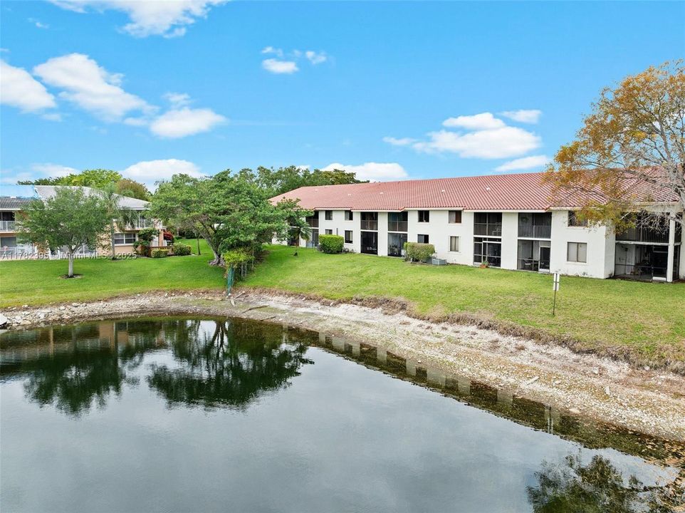 Vendido Recientemente: $199,000 (2 camas, 2 baños, 1075 Pies cuadrados)