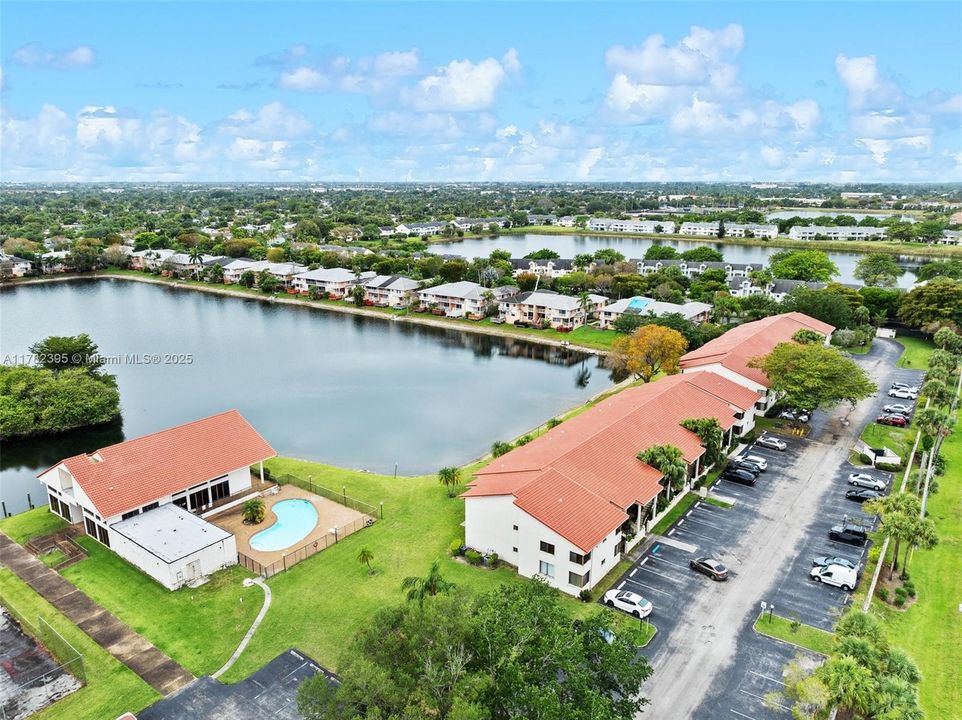 Vendido Recientemente: $199,000 (2 camas, 2 baños, 1075 Pies cuadrados)