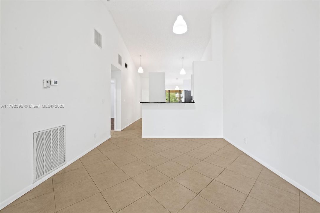 Vendido Recientemente: $199,000 (2 camas, 2 baños, 1075 Pies cuadrados)