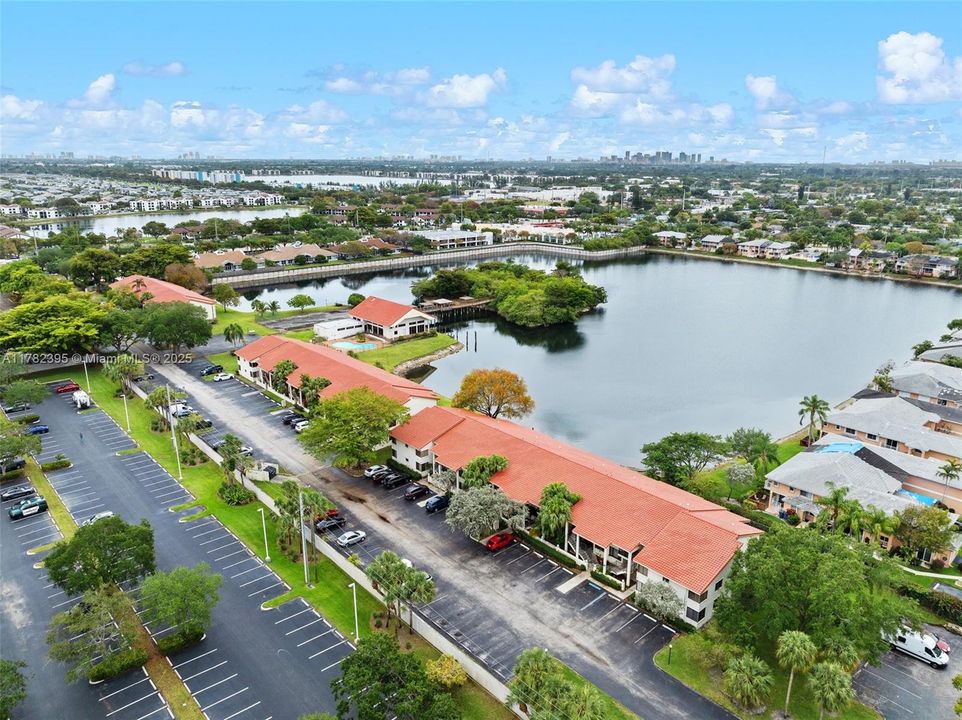 Vendido Recientemente: $199,000 (2 camas, 2 baños, 1075 Pies cuadrados)