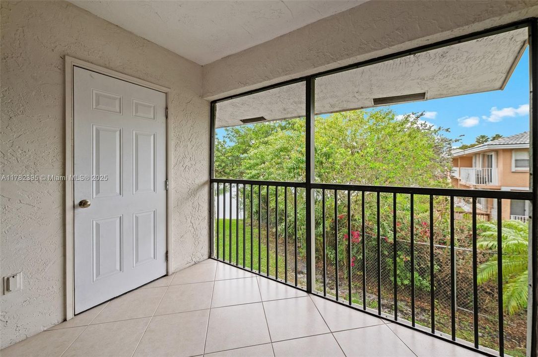 Vendido Recientemente: $199,000 (2 camas, 2 baños, 1075 Pies cuadrados)