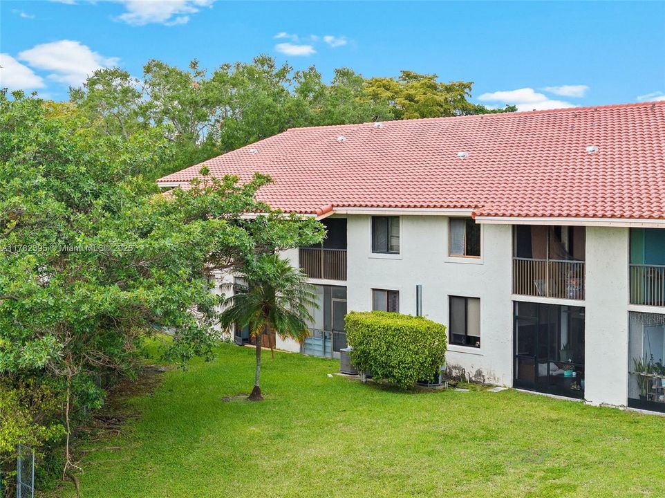 Vendido Recientemente: $199,000 (2 camas, 2 baños, 1075 Pies cuadrados)