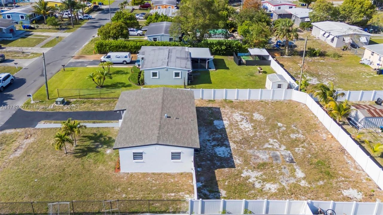 Недавно продано: $369,900 (2 спален, 1 ванн, 768 Квадратных фут)