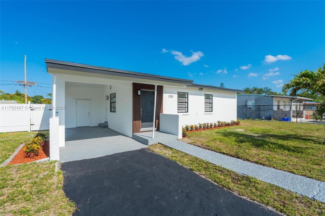 Недавно продано: $369,900 (2 спален, 1 ванн, 768 Квадратных фут)