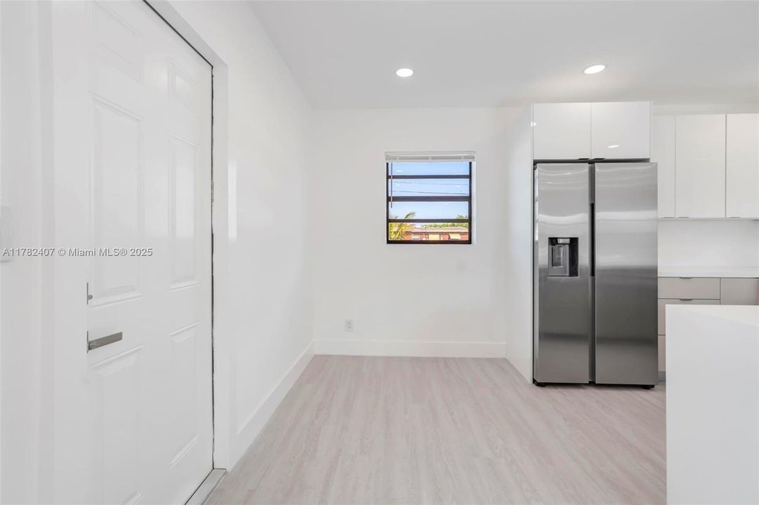 Недавно продано: $369,900 (2 спален, 1 ванн, 768 Квадратных фут)