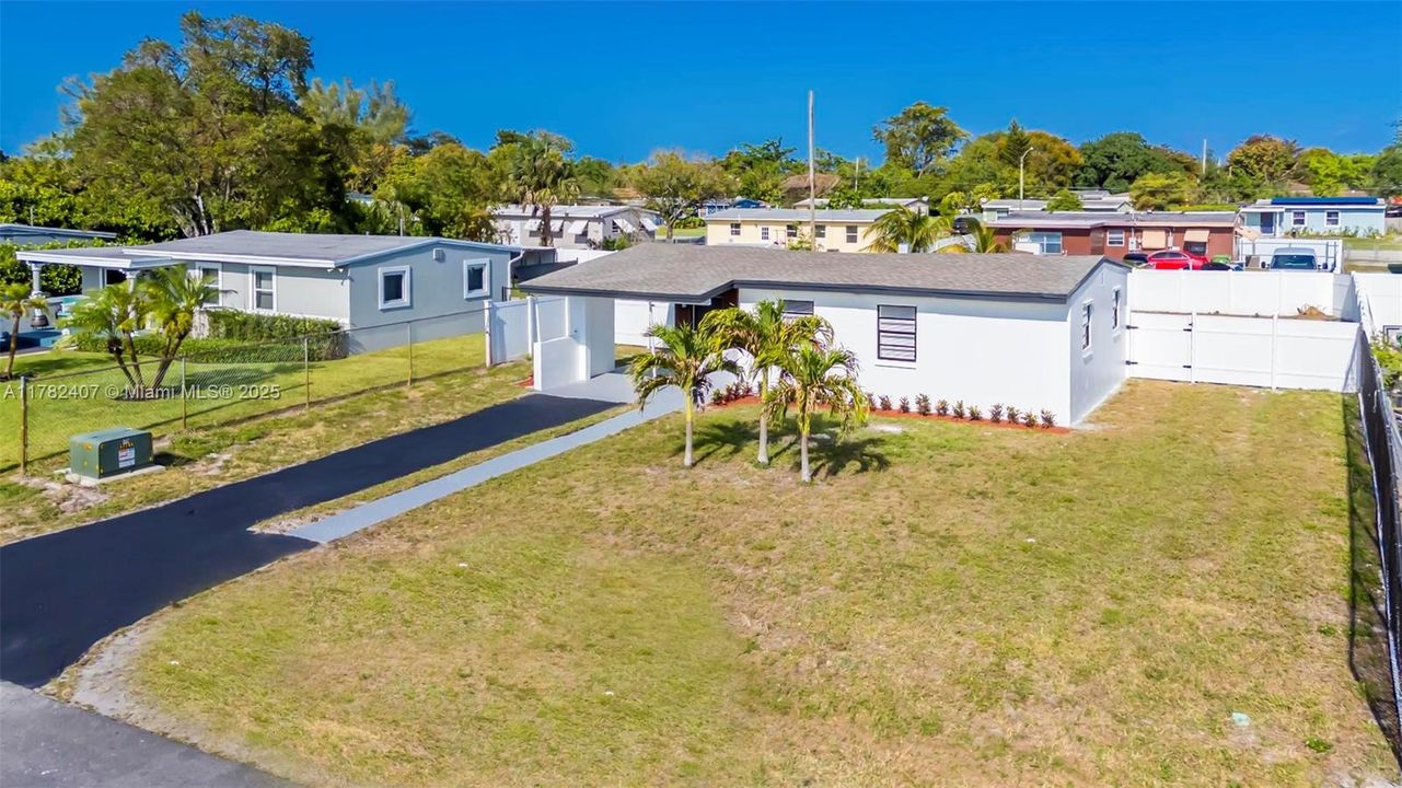 Недавно продано: $369,900 (2 спален, 1 ванн, 768 Квадратных фут)