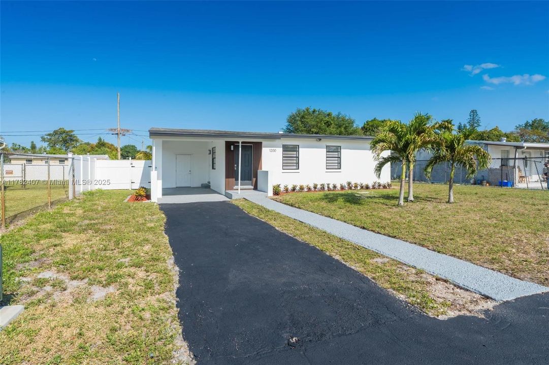 Недавно продано: $369,900 (2 спален, 1 ванн, 768 Квадратных фут)