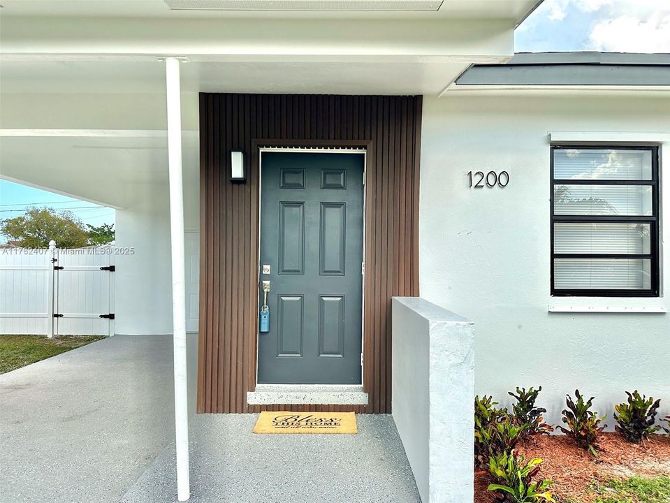 Недавно продано: $369,900 (2 спален, 1 ванн, 768 Квадратных фут)