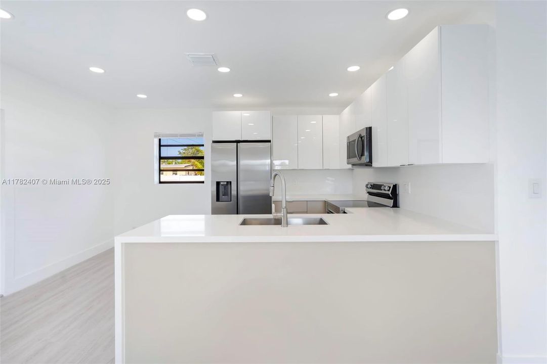 Недавно продано: $369,900 (2 спален, 1 ванн, 768 Квадратных фут)