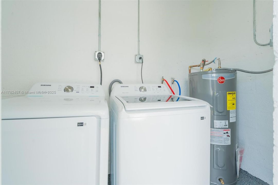 Недавно продано: $369,900 (2 спален, 1 ванн, 768 Квадратных фут)