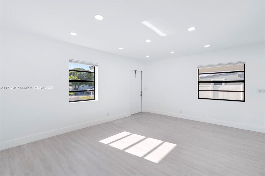 Недавно продано: $369,900 (2 спален, 1 ванн, 768 Квадратных фут)