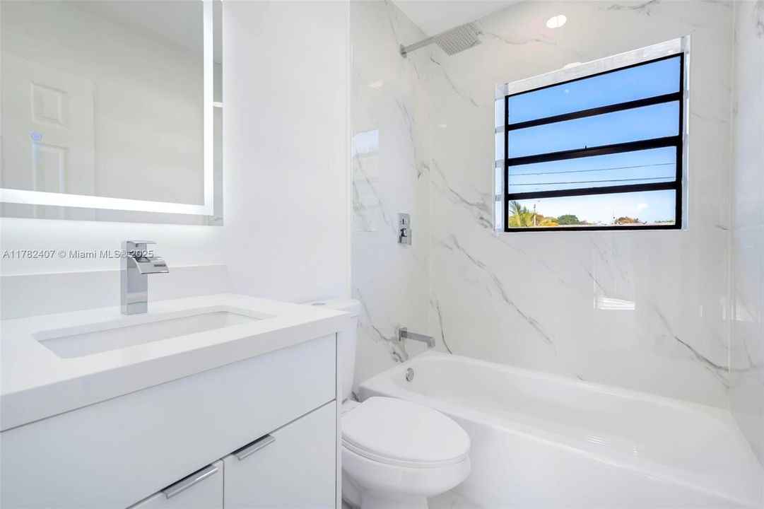 Недавно продано: $369,900 (2 спален, 1 ванн, 768 Квадратных фут)