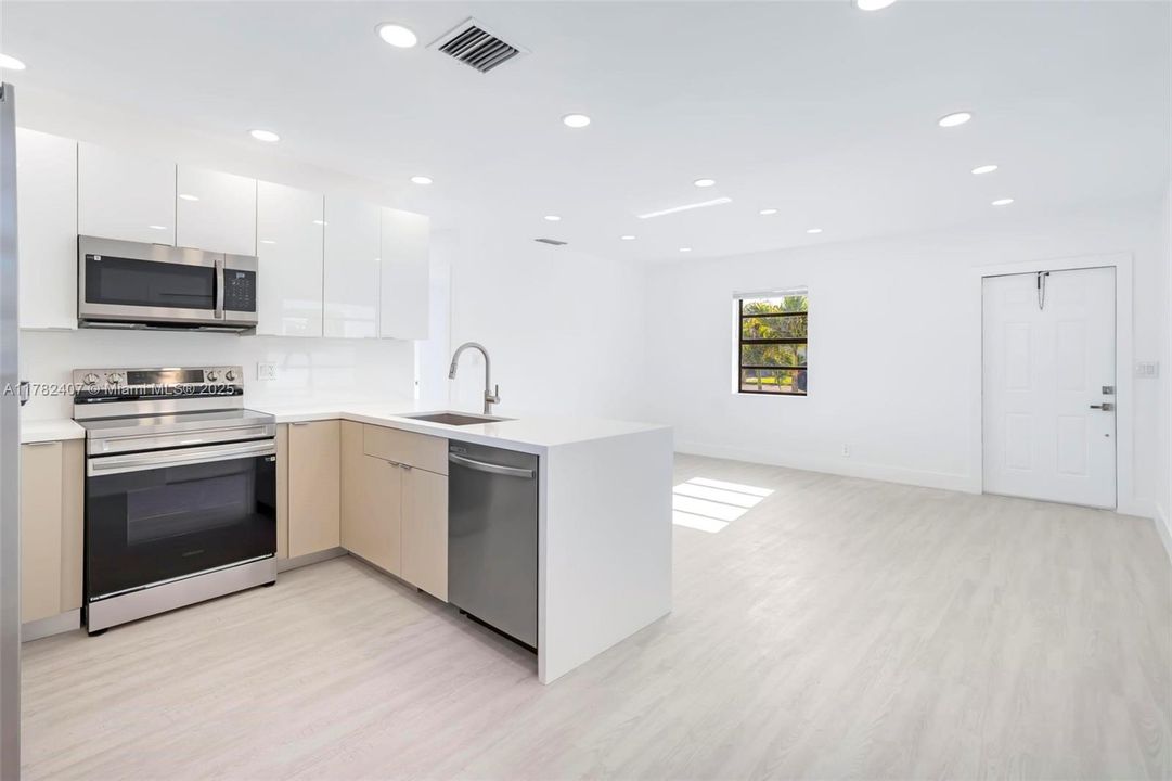 Недавно продано: $369,900 (2 спален, 1 ванн, 768 Квадратных фут)