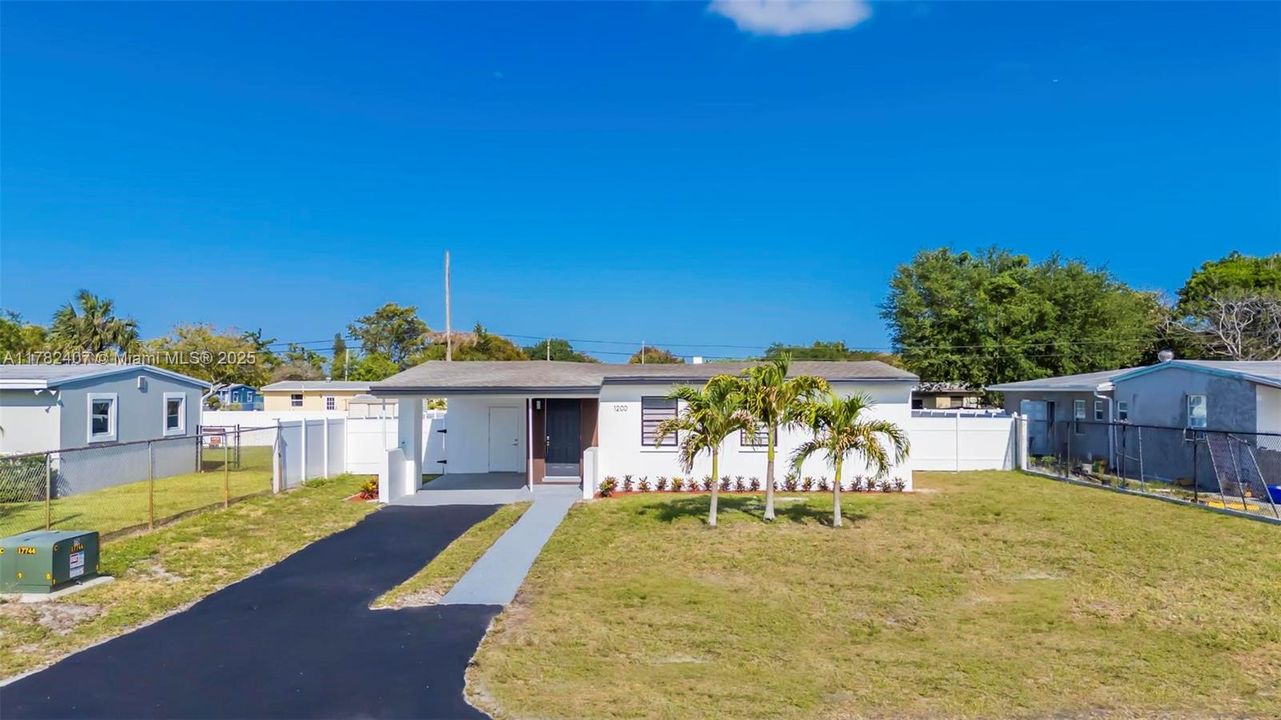 Недавно продано: $369,900 (2 спален, 1 ванн, 768 Квадратных фут)