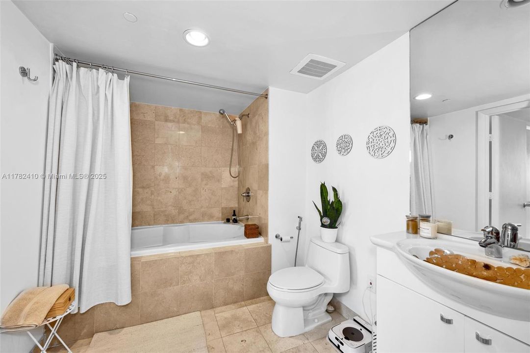 Vendido Recientemente: $715,000 (2 camas, 1 baños, 1086 Pies cuadrados)