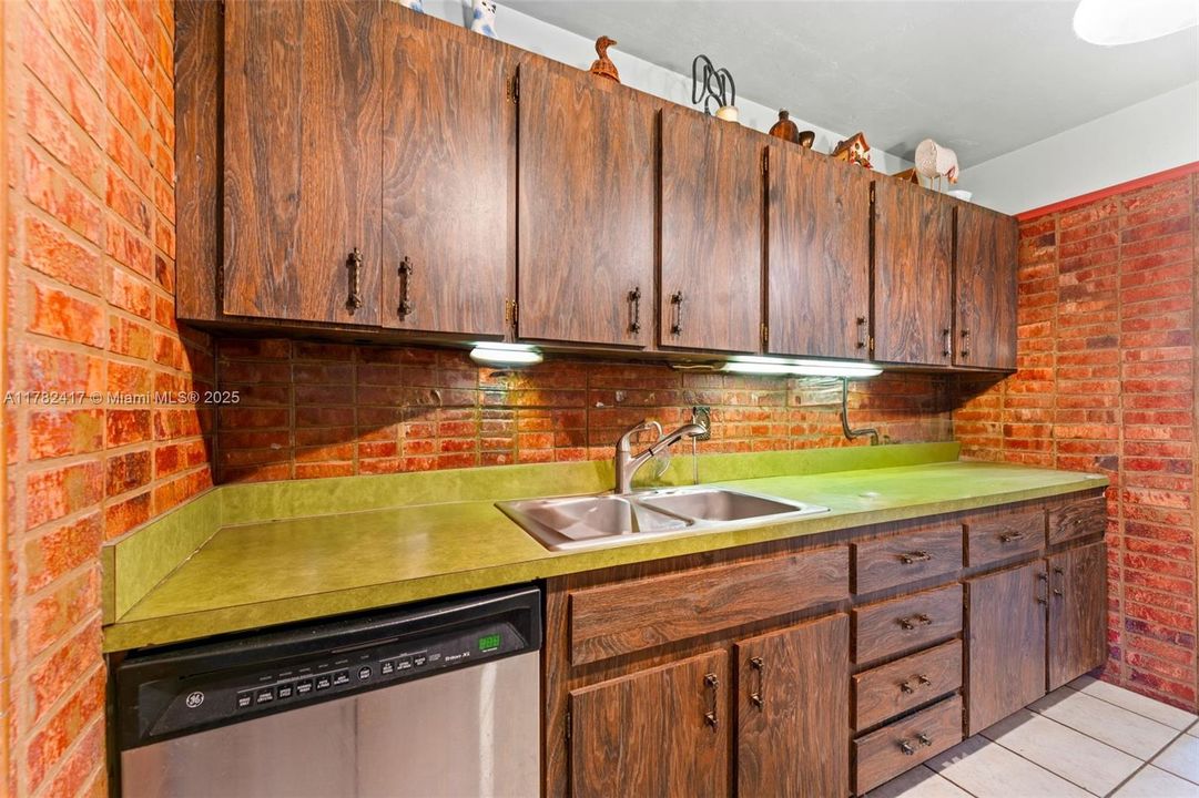 Недавно продано: $450,000 (3 спален, 2 ванн, 2338 Квадратных фут)