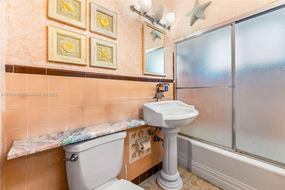 Недавно продано: $450,000 (3 спален, 2 ванн, 2338 Квадратных фут)