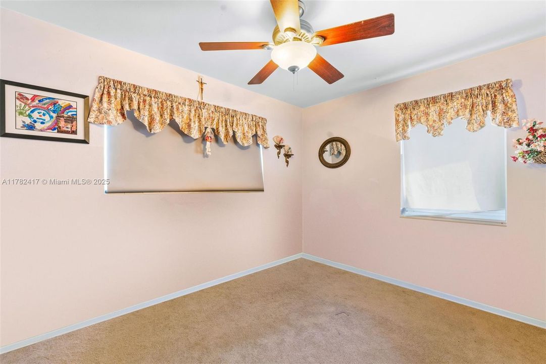 Недавно продано: $450,000 (3 спален, 2 ванн, 2338 Квадратных фут)