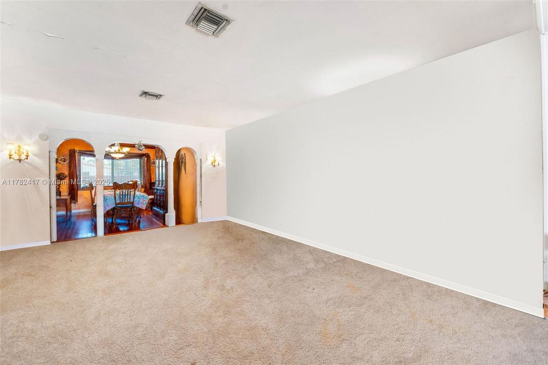 Недавно продано: $450,000 (3 спален, 2 ванн, 2338 Квадратных фут)