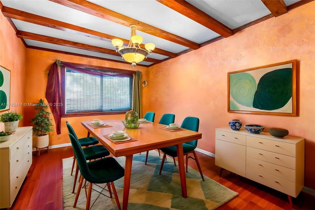 Недавно продано: $450,000 (3 спален, 2 ванн, 2338 Квадратных фут)