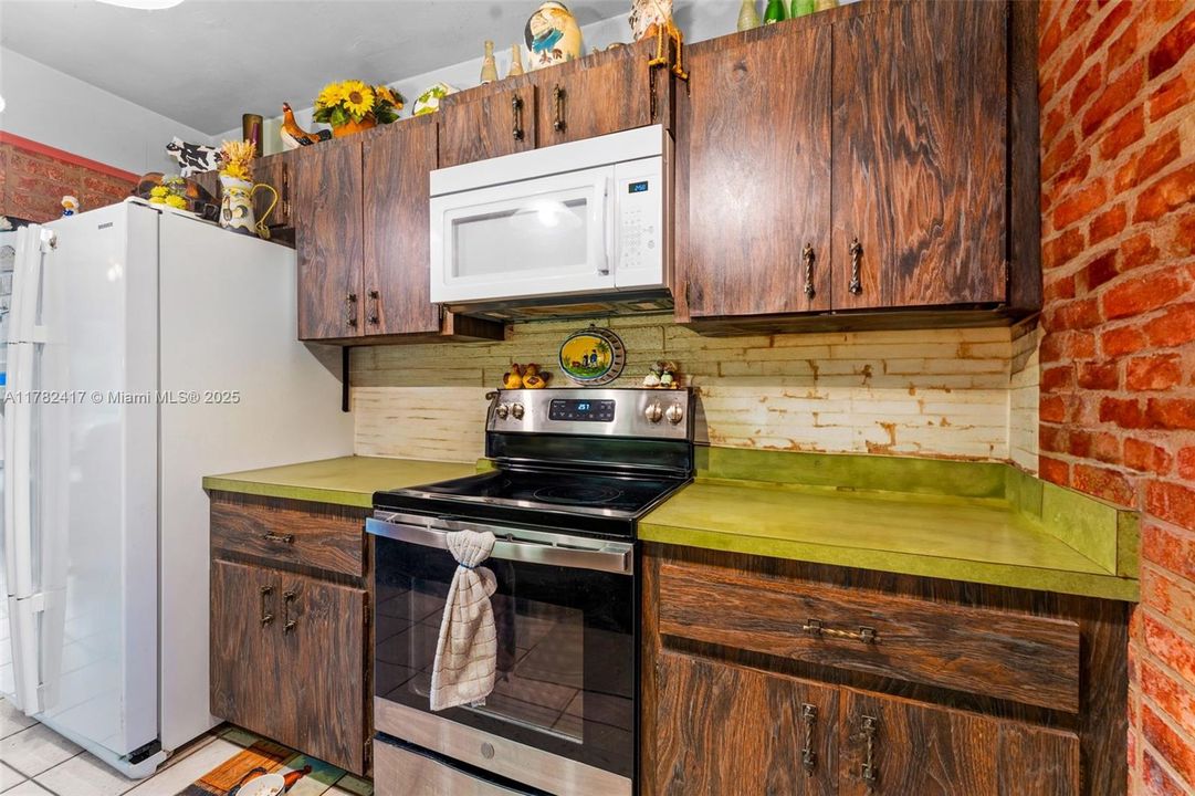 Недавно продано: $450,000 (3 спален, 2 ванн, 2338 Квадратных фут)