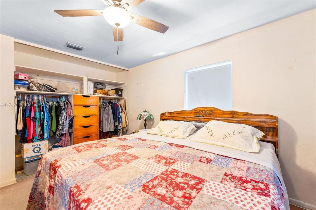 Недавно продано: $450,000 (3 спален, 2 ванн, 2338 Квадратных фут)