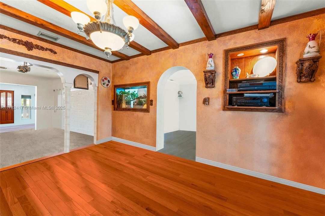 Недавно продано: $450,000 (3 спален, 2 ванн, 2338 Квадратных фут)